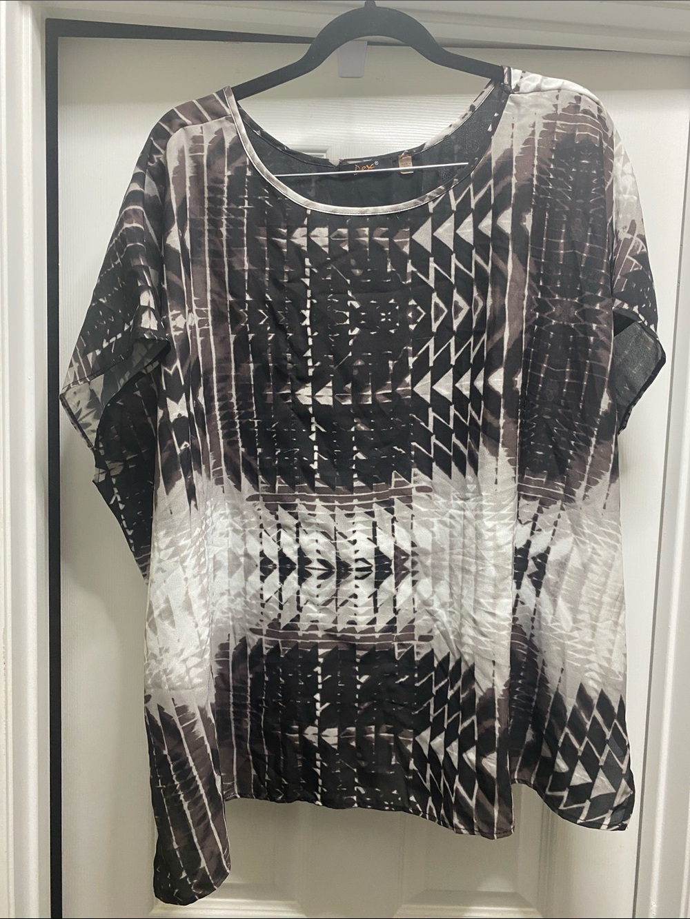 Dex Black and White Geometric Tunic Top